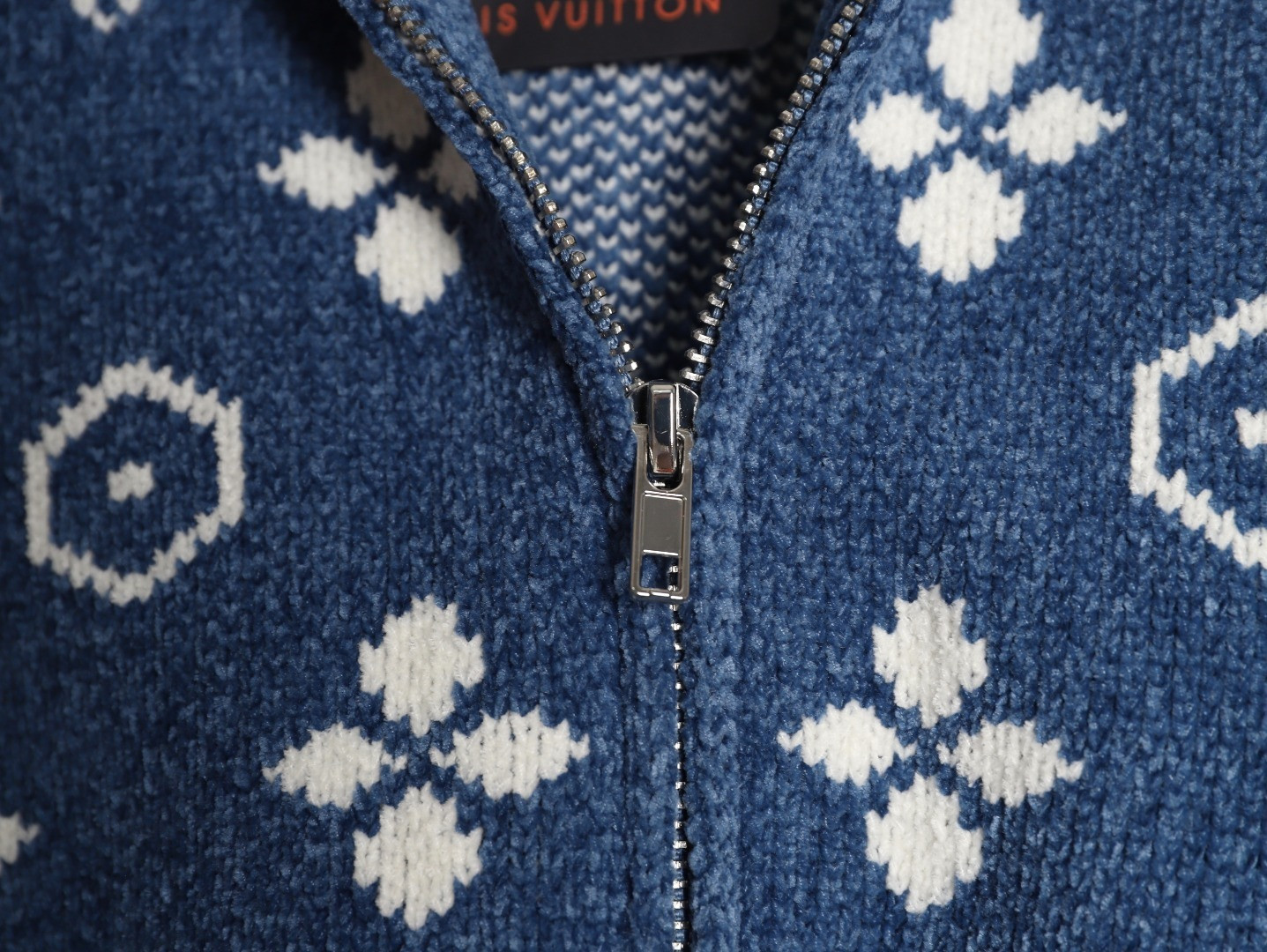 l0*is V*t0n lv 25ss cardigan sweaters