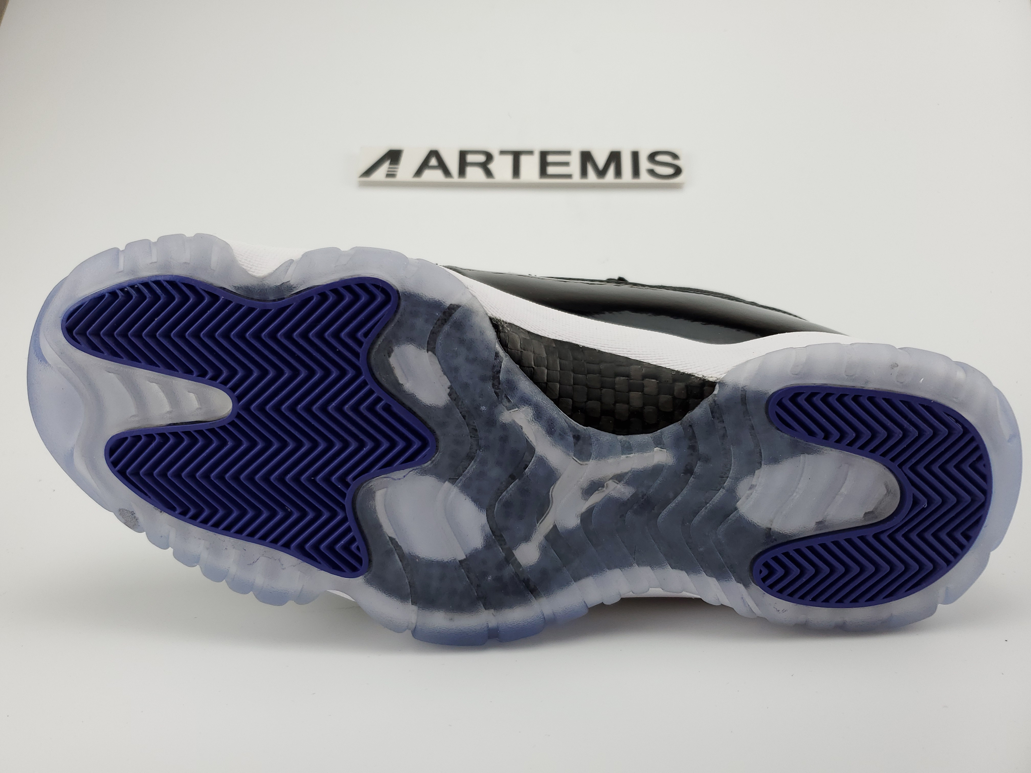 Jordan 11 Retro Space Jam (2016)