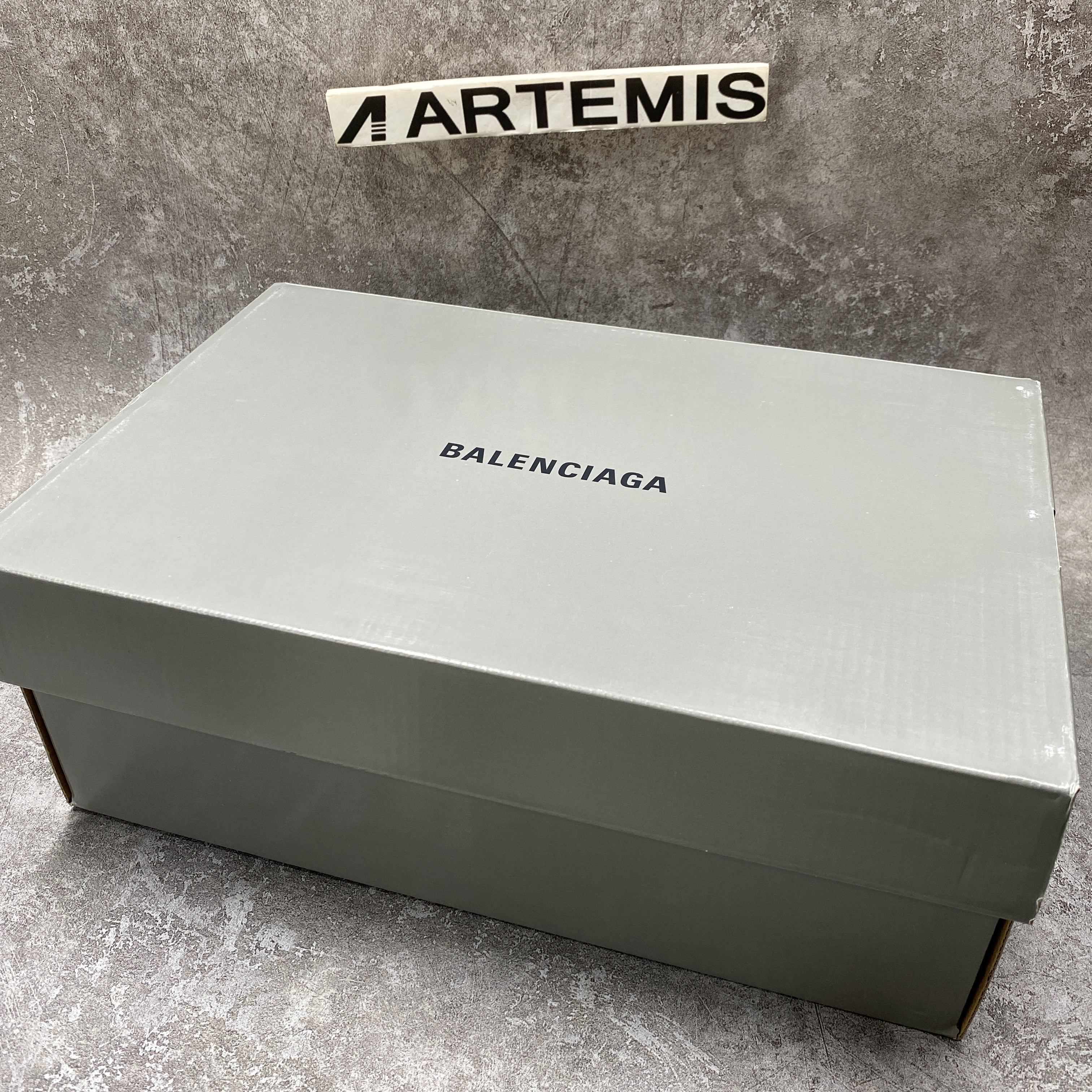 PARIS HIGH TOP SNEAKER IN RED