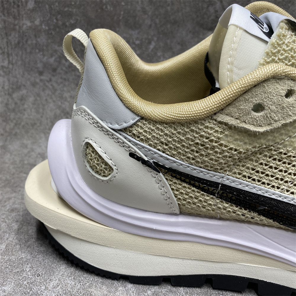 NIKE VAPORWAFFLE SACAI