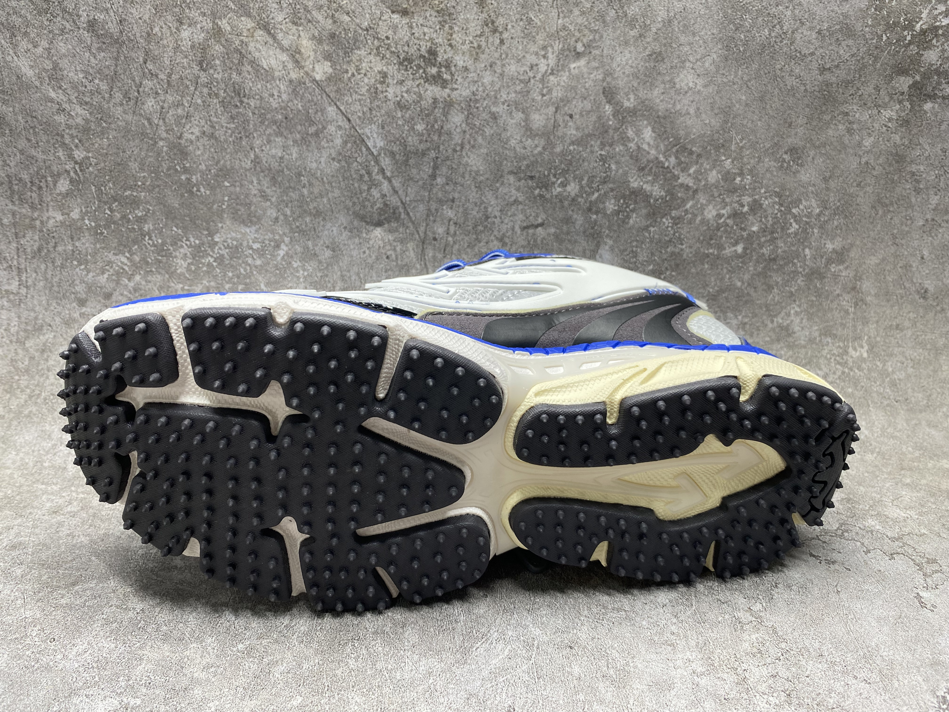 UA Off-White "BE RIGHT BACK"