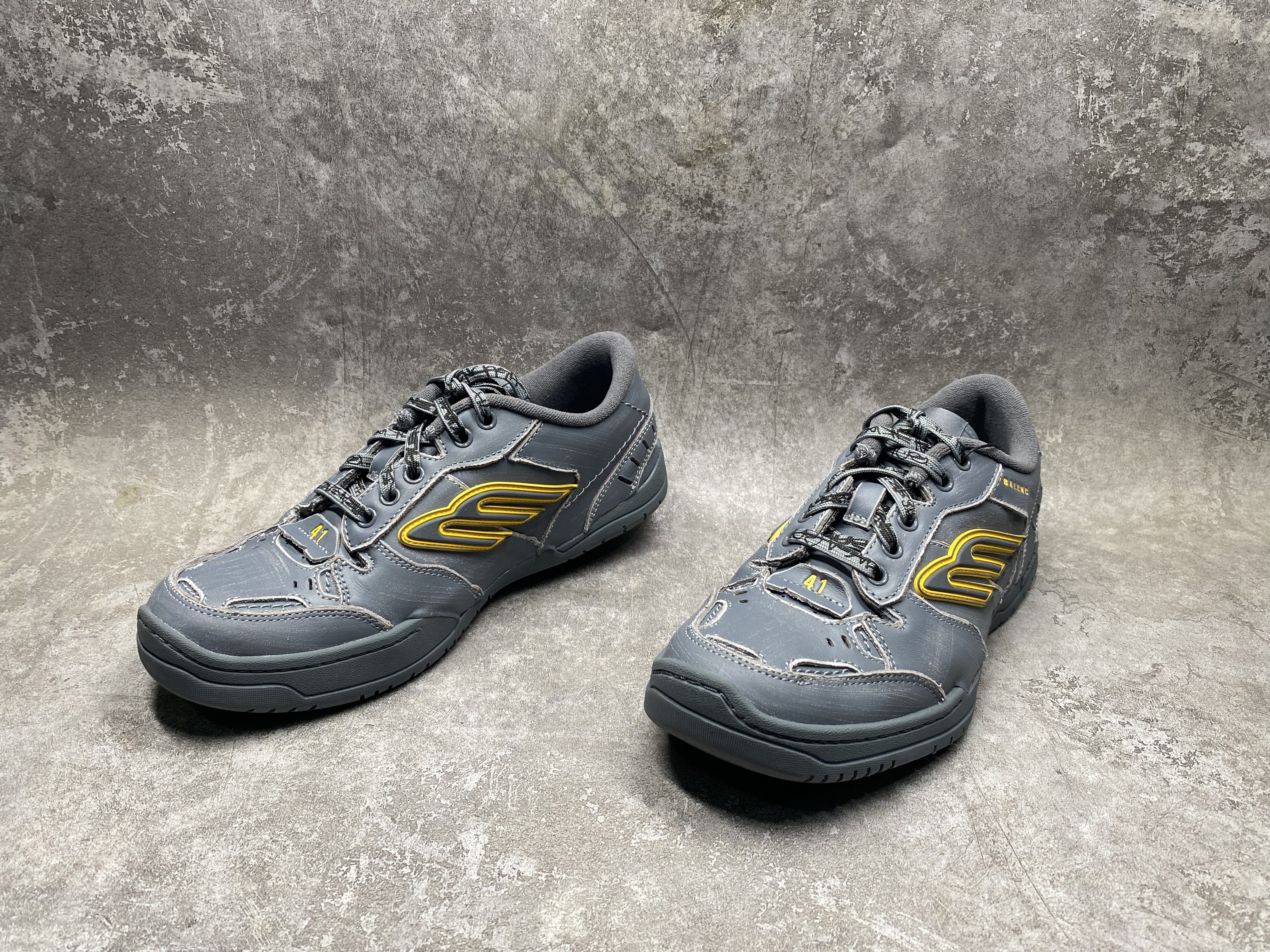 ua Ba*len*cia*ga hamptons worn-out sneaker in grey/yellow(run one size large)