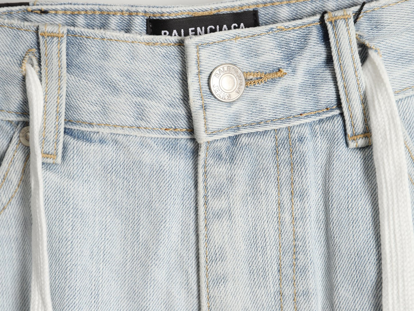 Ba*len*cia*ga 25ss shorts