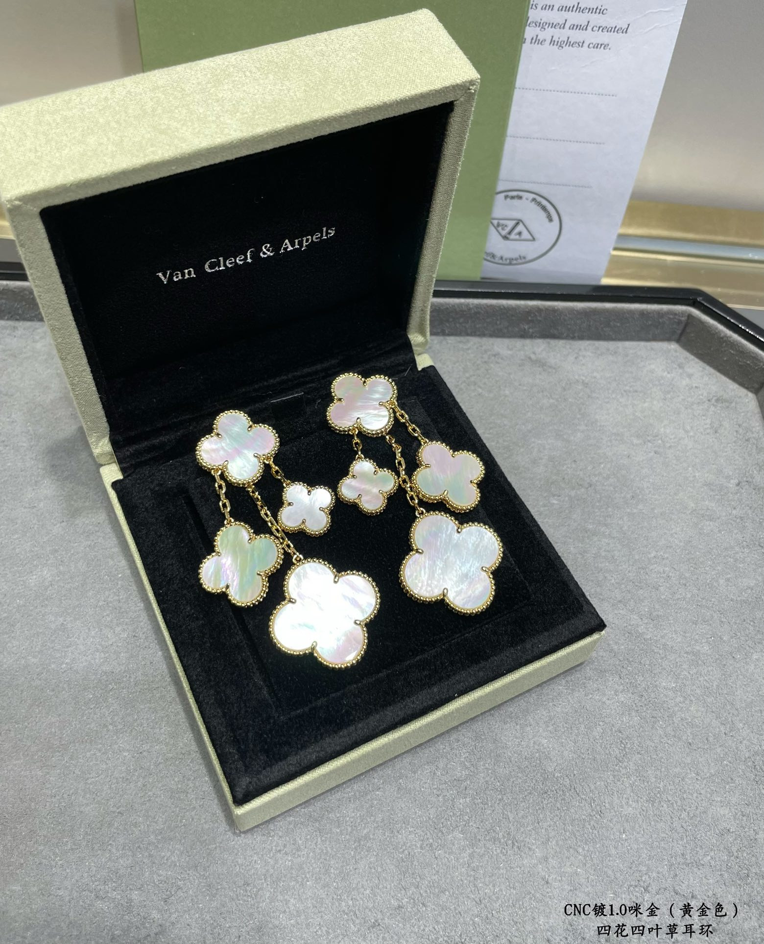V*N CL*F & arpels high-grade white fritillary four-flower four-leaf clover earrings