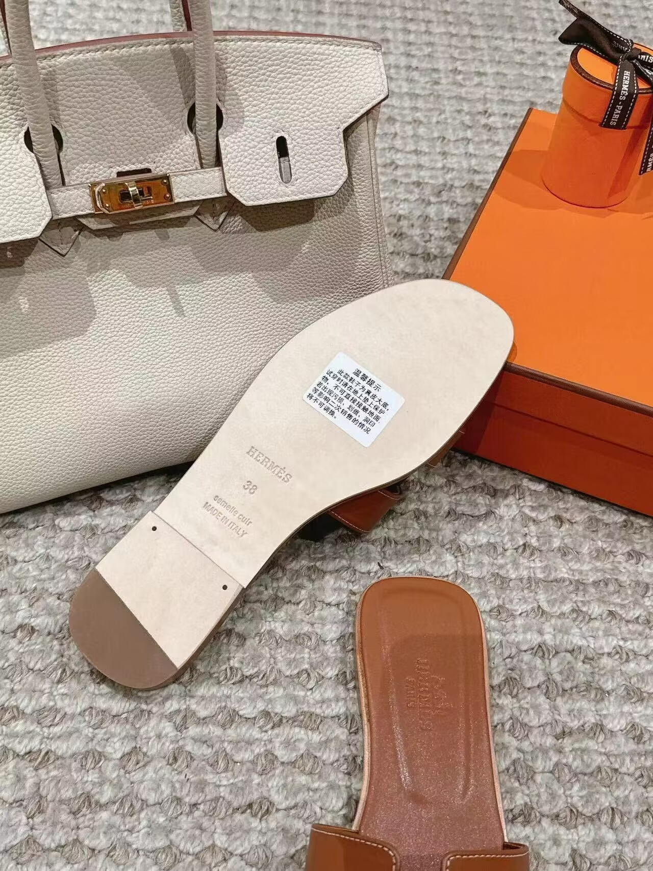 UA Hermès Oran sandal