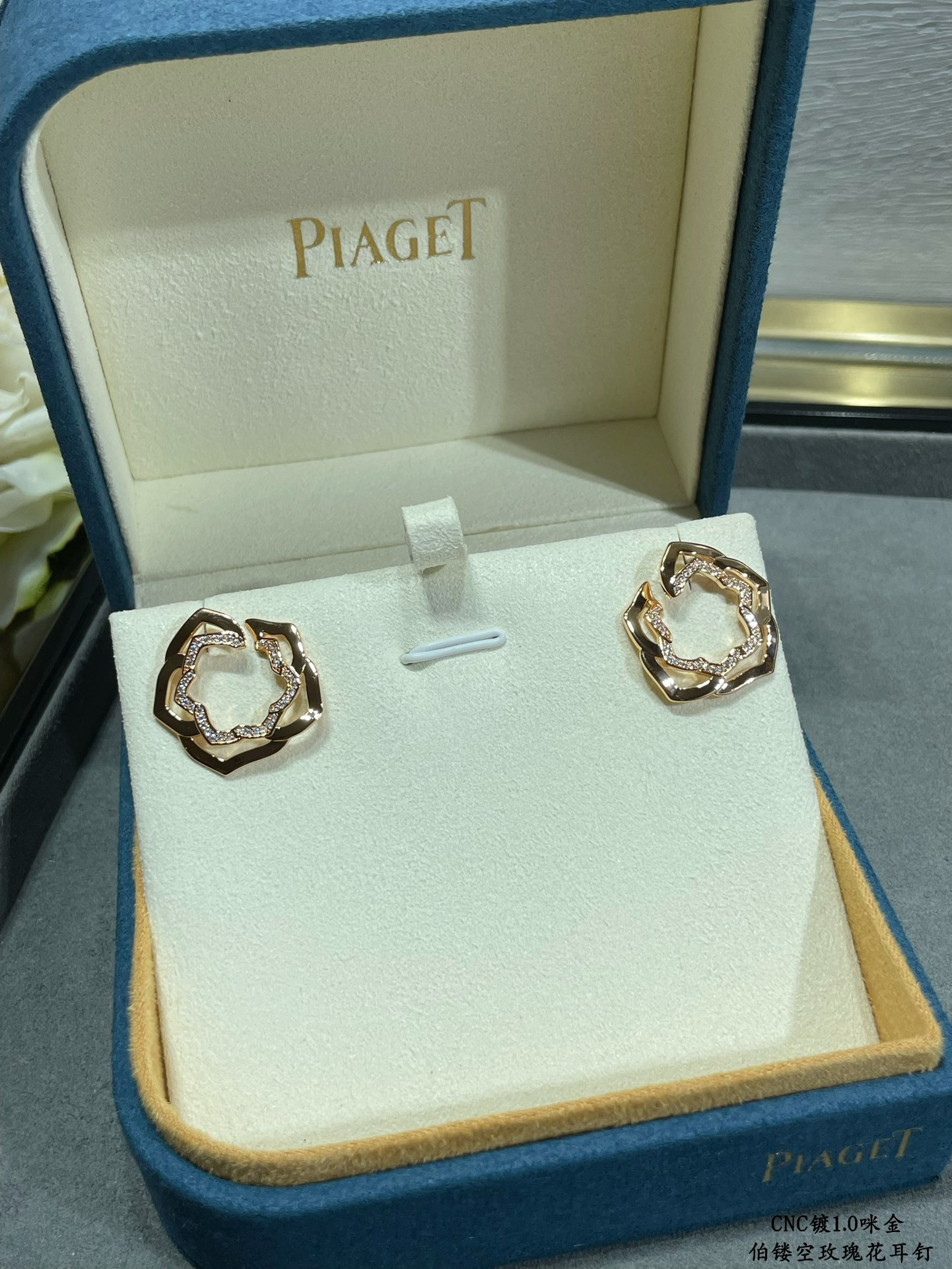 Piaget Hollow rose Earrings