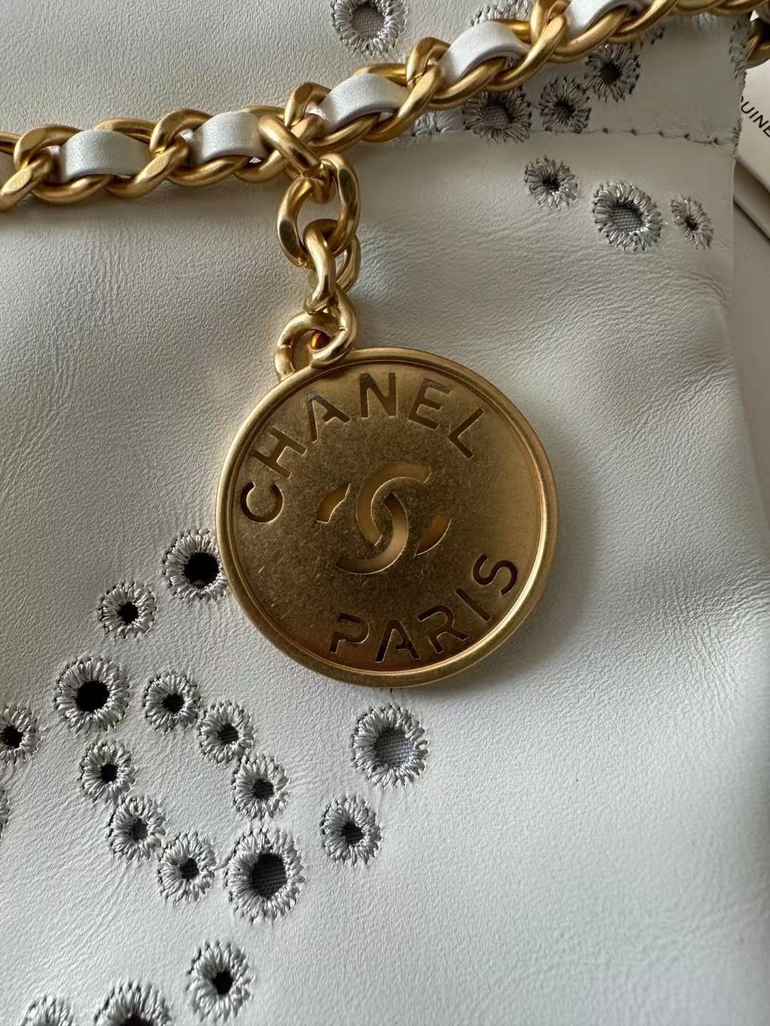 Ch*el 22 mini handbag shiny calfskin 20 × 19 × 6 cm