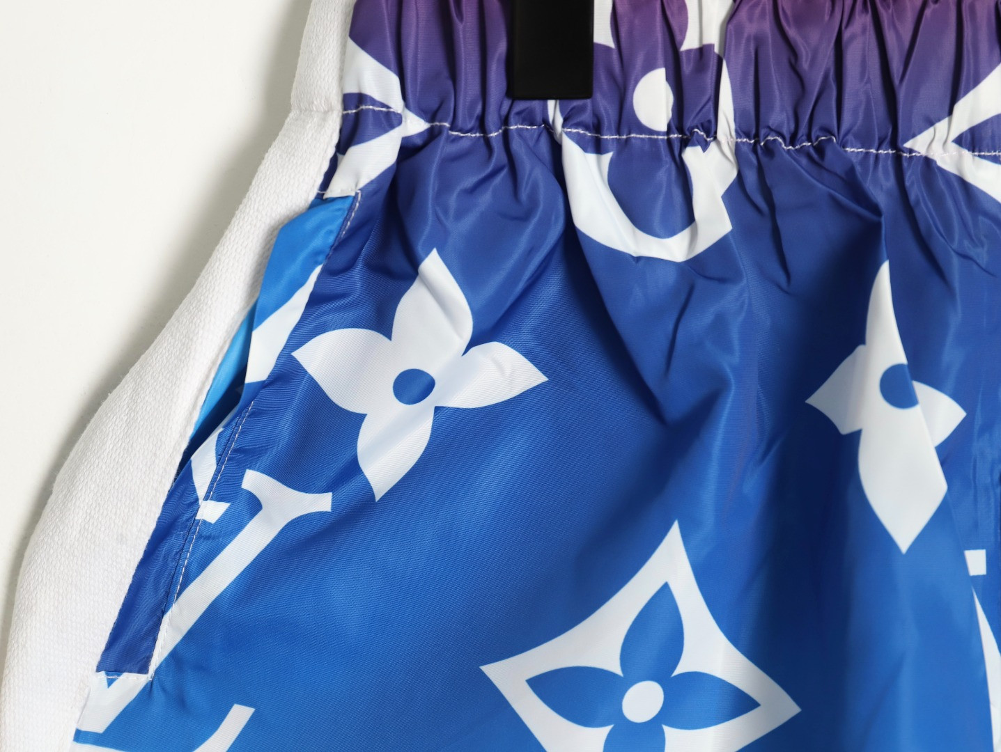 l0*is V*t0n lv shorts