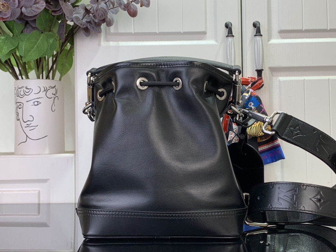 LV NOÉ CARGO BAG M13985 24x16x22cm