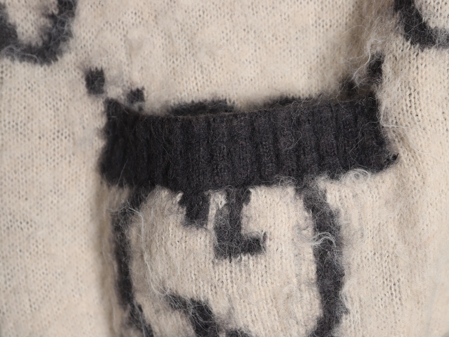 G*u*i 24ss cardigan sweaters