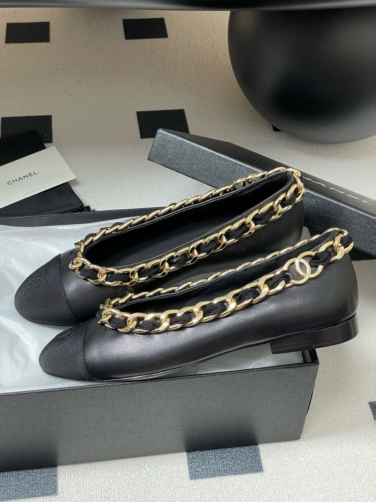 ua Ch*el ballet flats