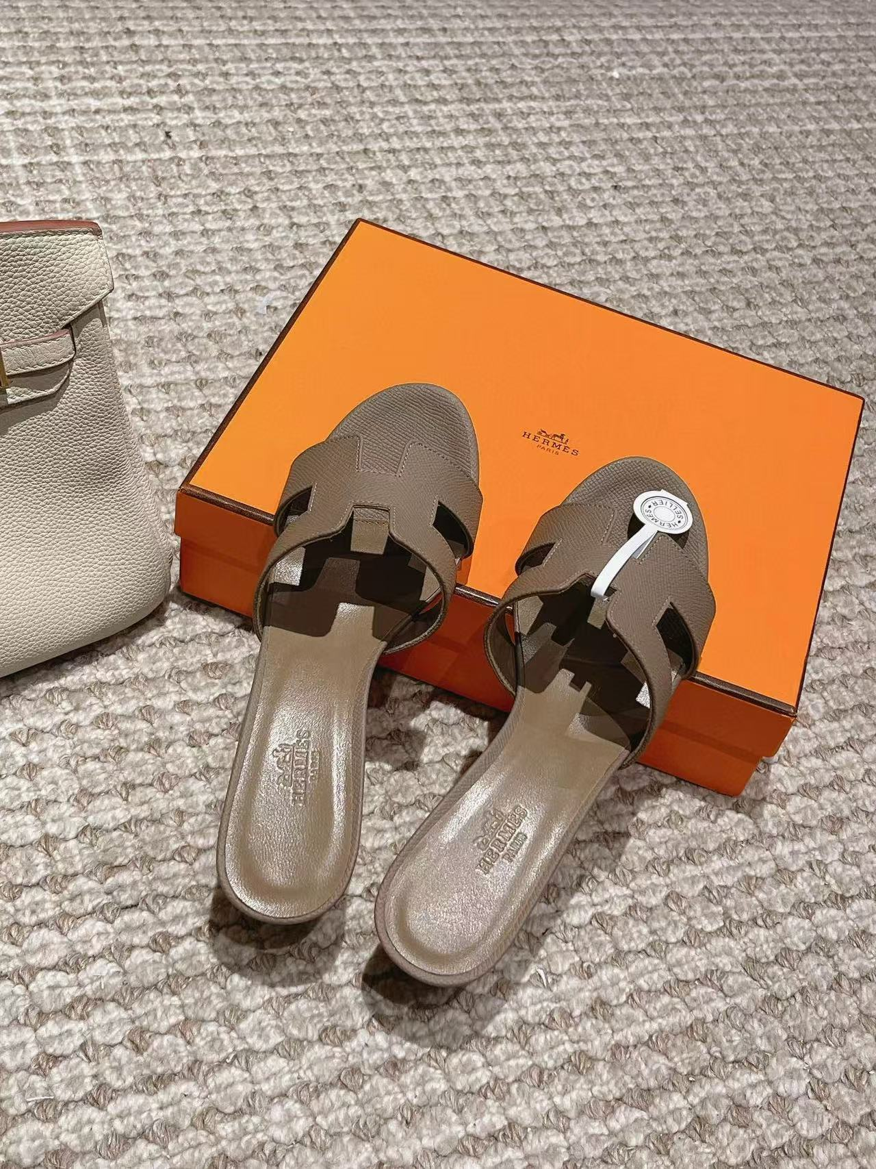 UA Hermès Oasis sandal
