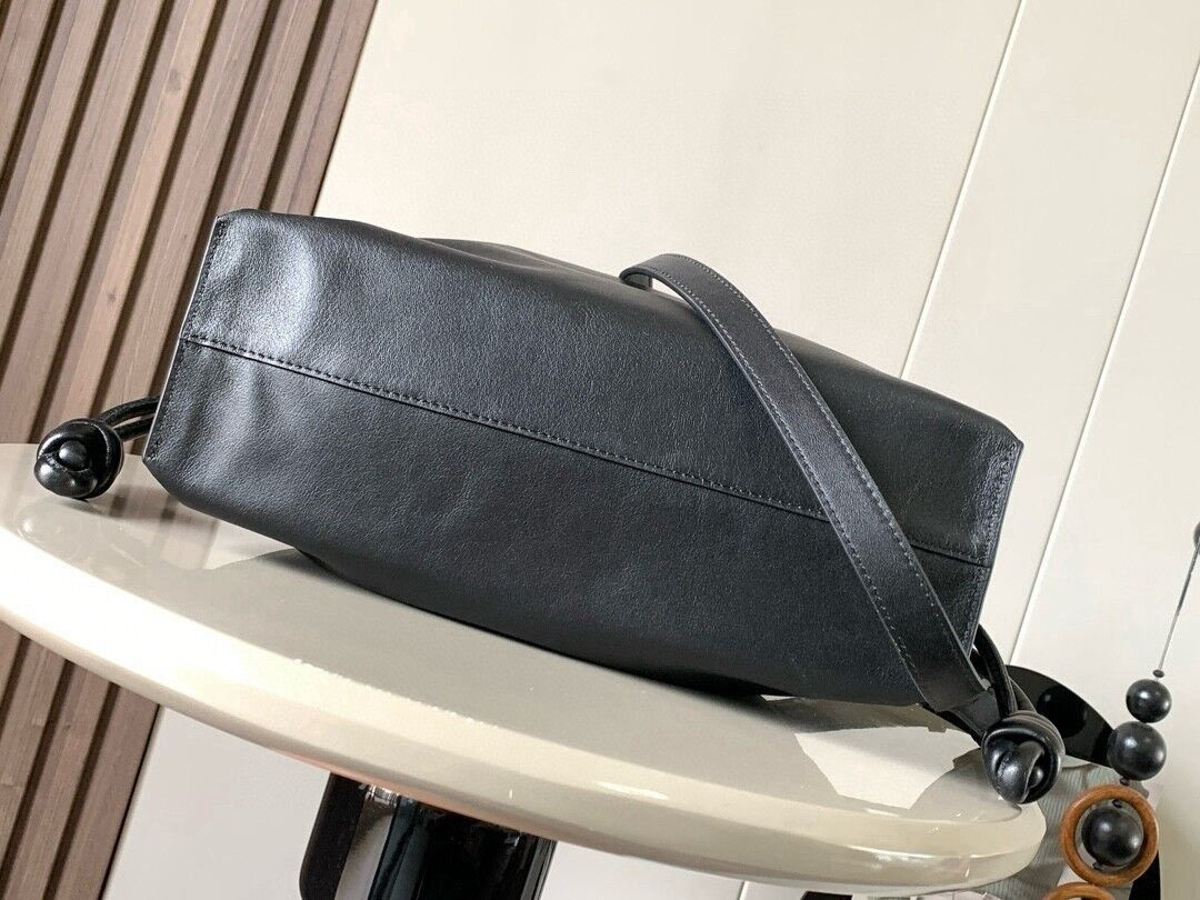 L0ew* flamenco purse 30x24.5x10.5cm