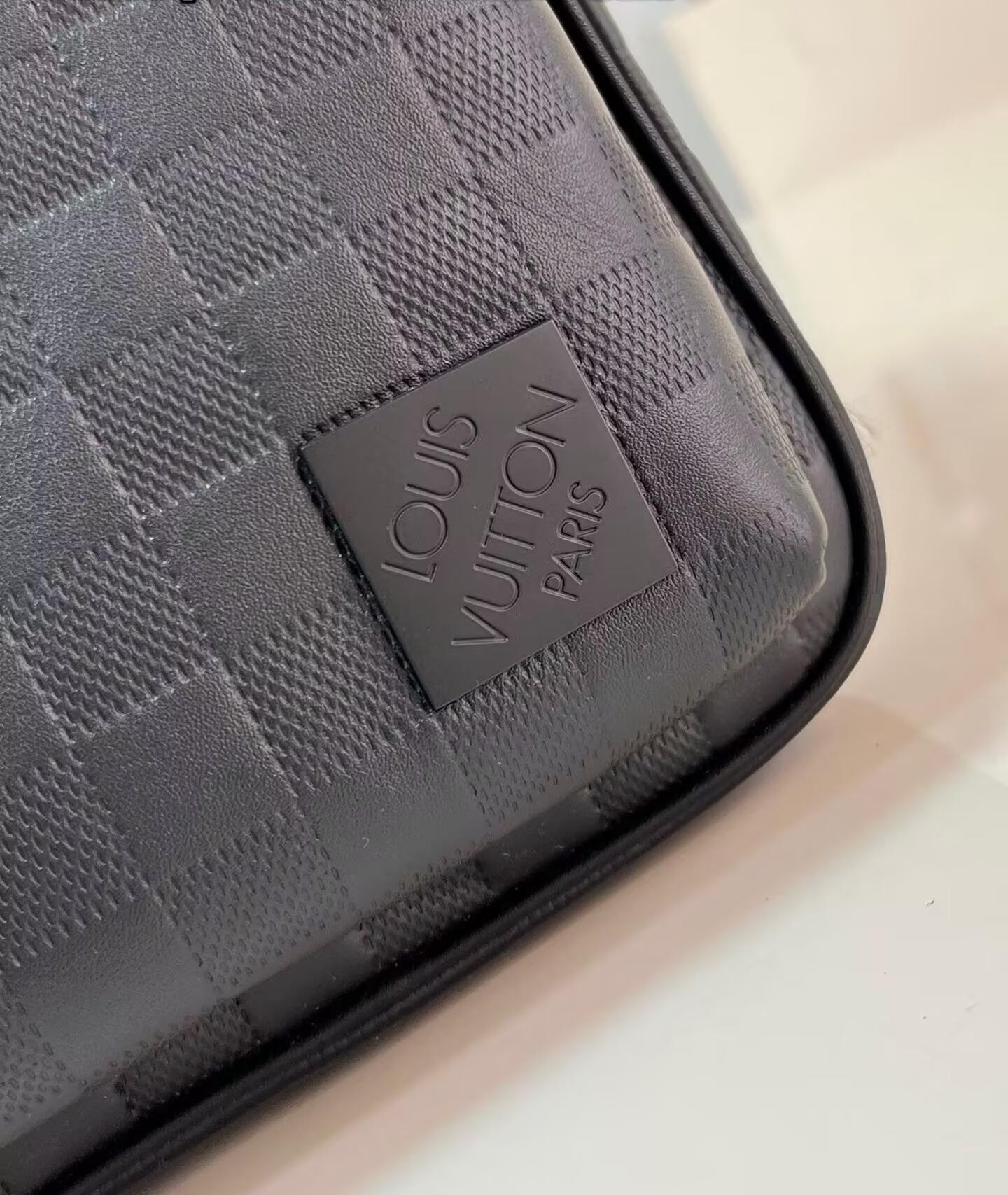 LV Avenue Slingbag N45303 20x31x7cm