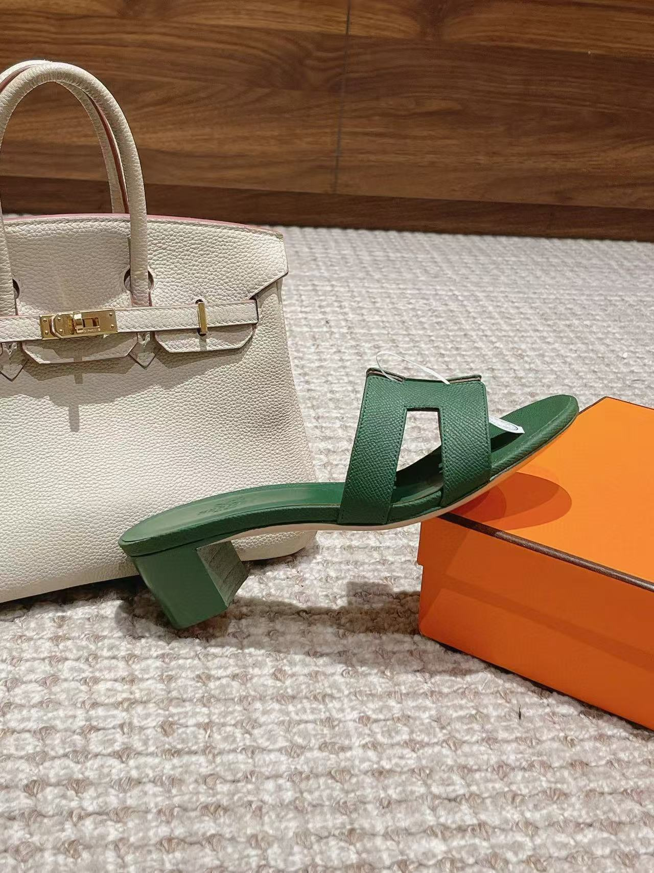 UA Hermès Oasis sandal