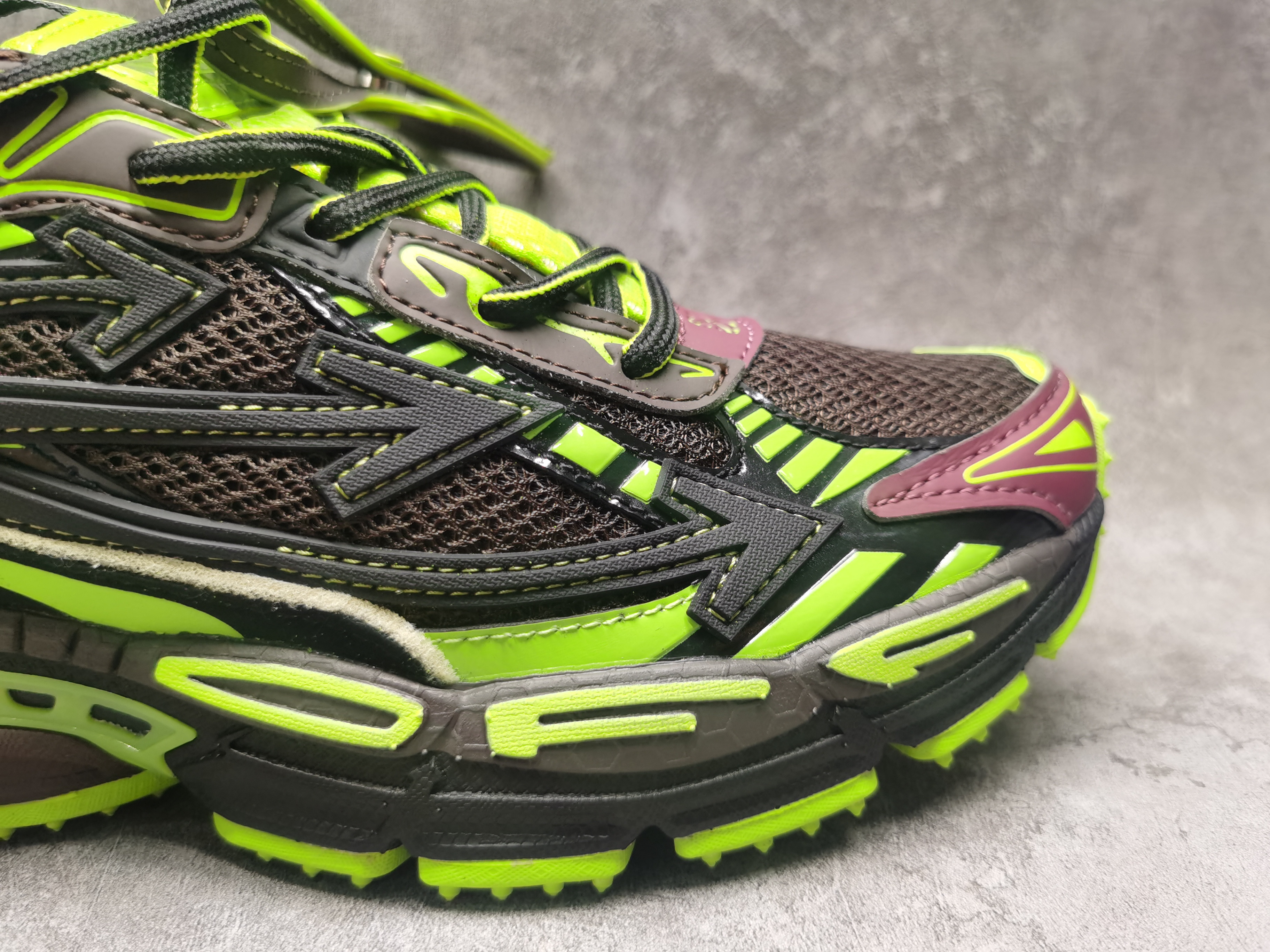 UA Off-White "BE RIGHT BACK"