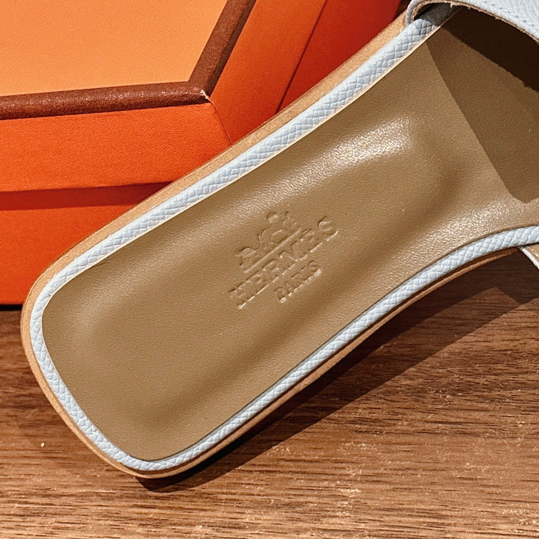 UA Hermès Oran sandal