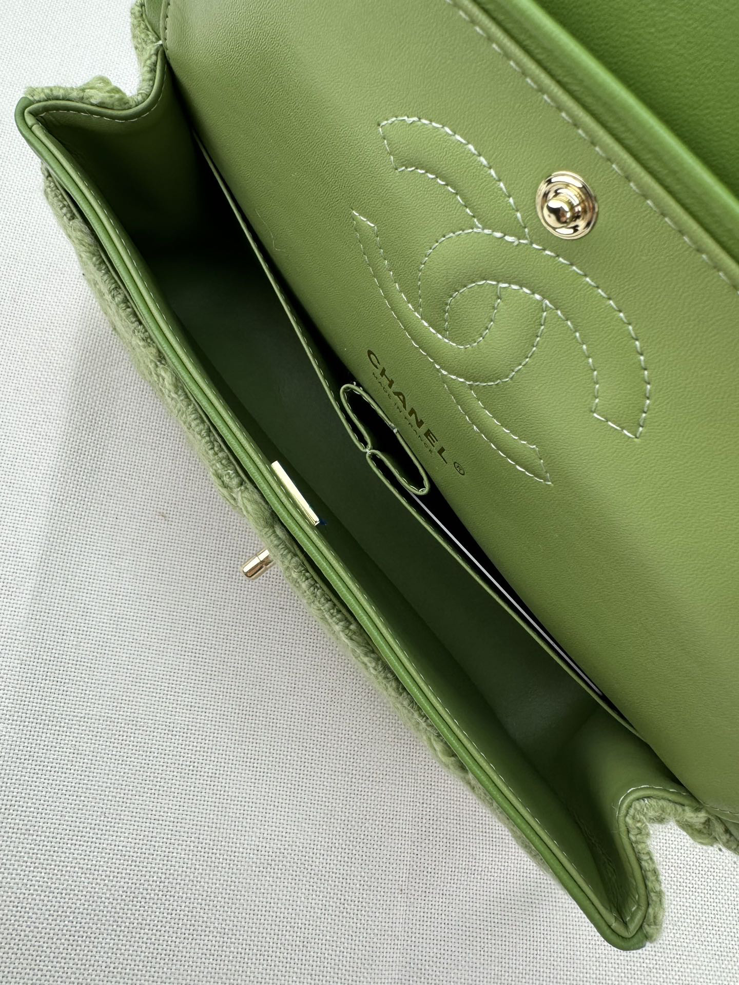 Ch*el mini classic 11.12 handbag 25 15.5 × 25.5 × 6.5 cm