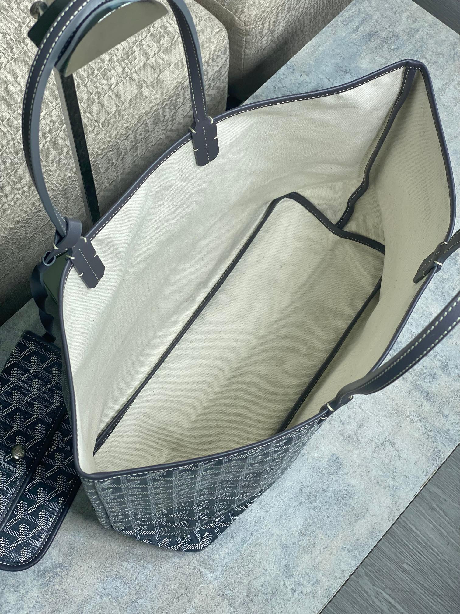 Go*ard small saint l0*is bag 28 cm x 15 cm x 34 cm