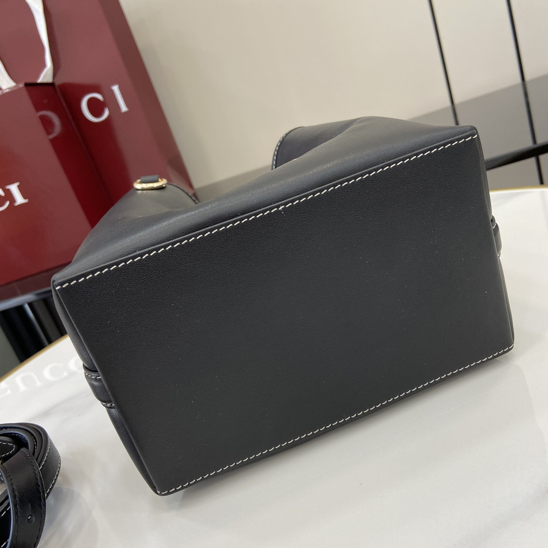 G*u*i mini emblem 19x18x11cm