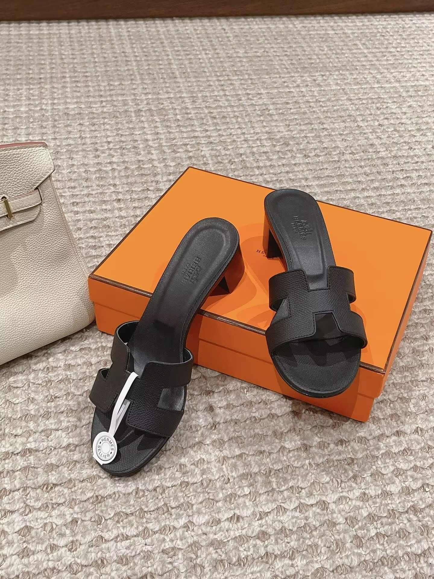 UA Hermès Oasis sandal
