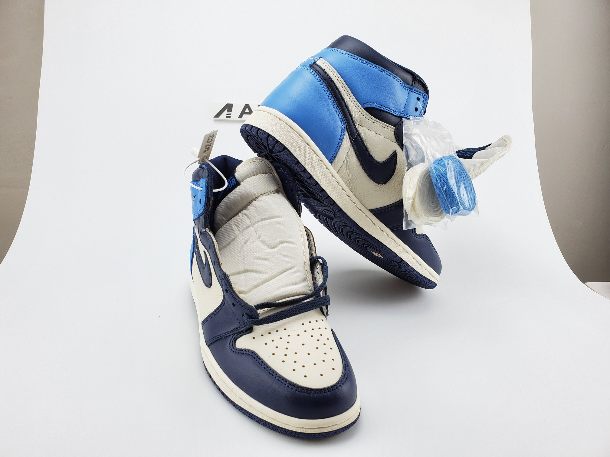 Air Jordan 1 Retro High "Obsidian Blue"
