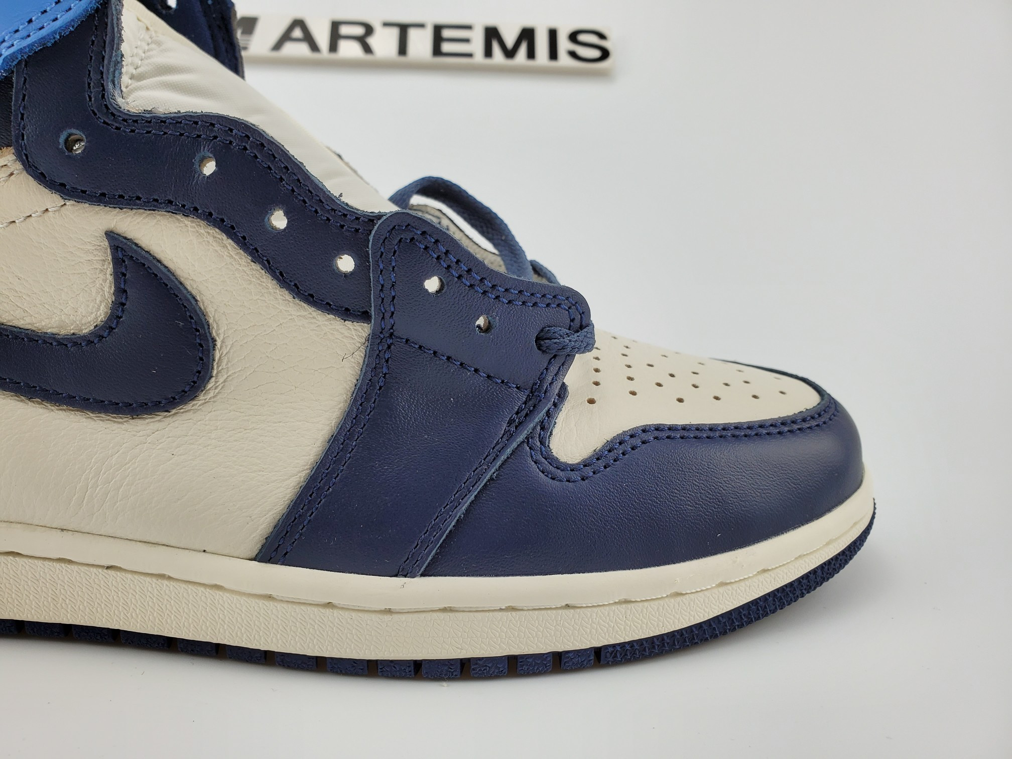 Air Jordan 1 Retro High "Obsidian Blue"