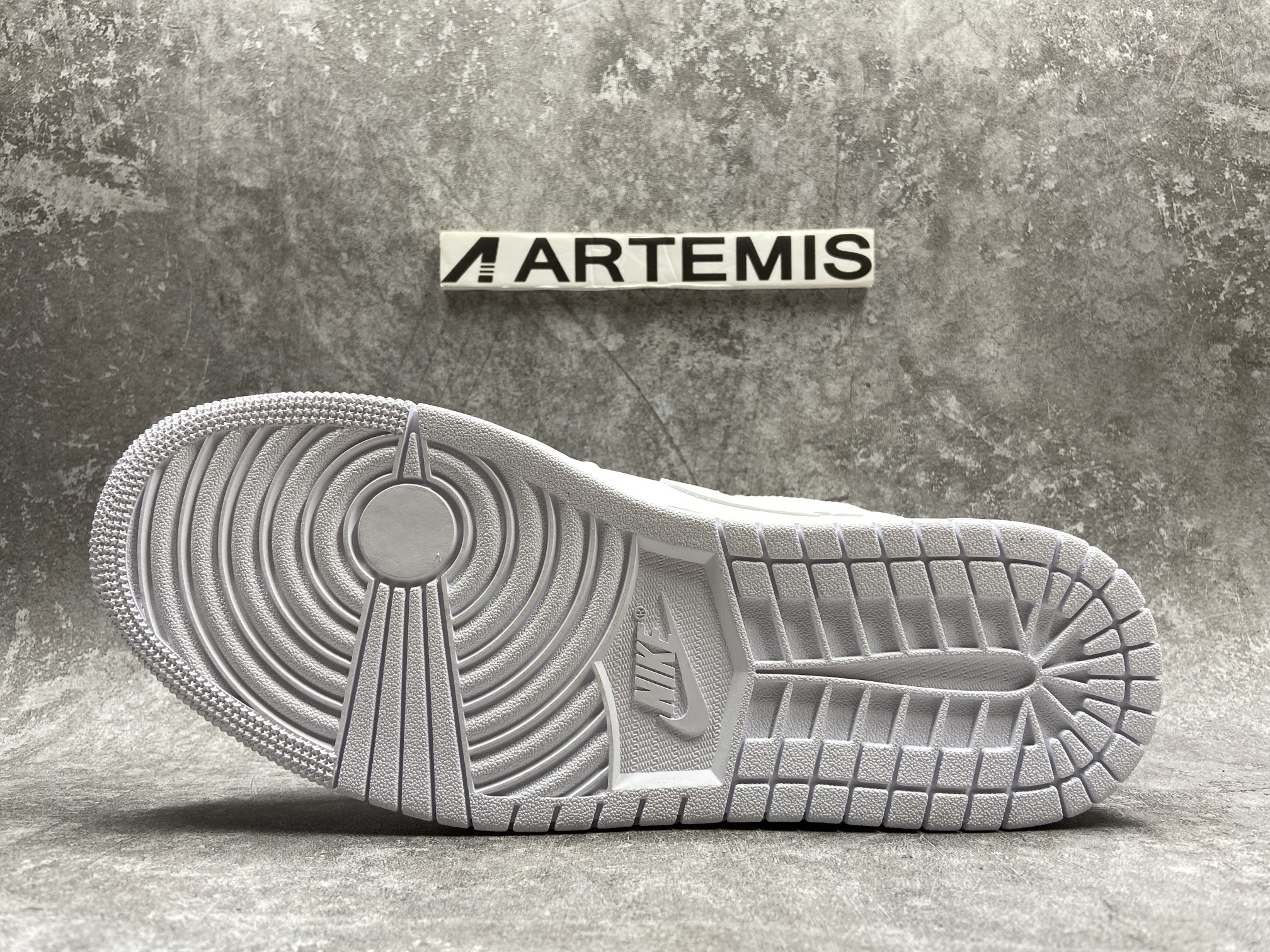 Air Jordan 1 Mid SE Nike Swoosh On Tour (2020)