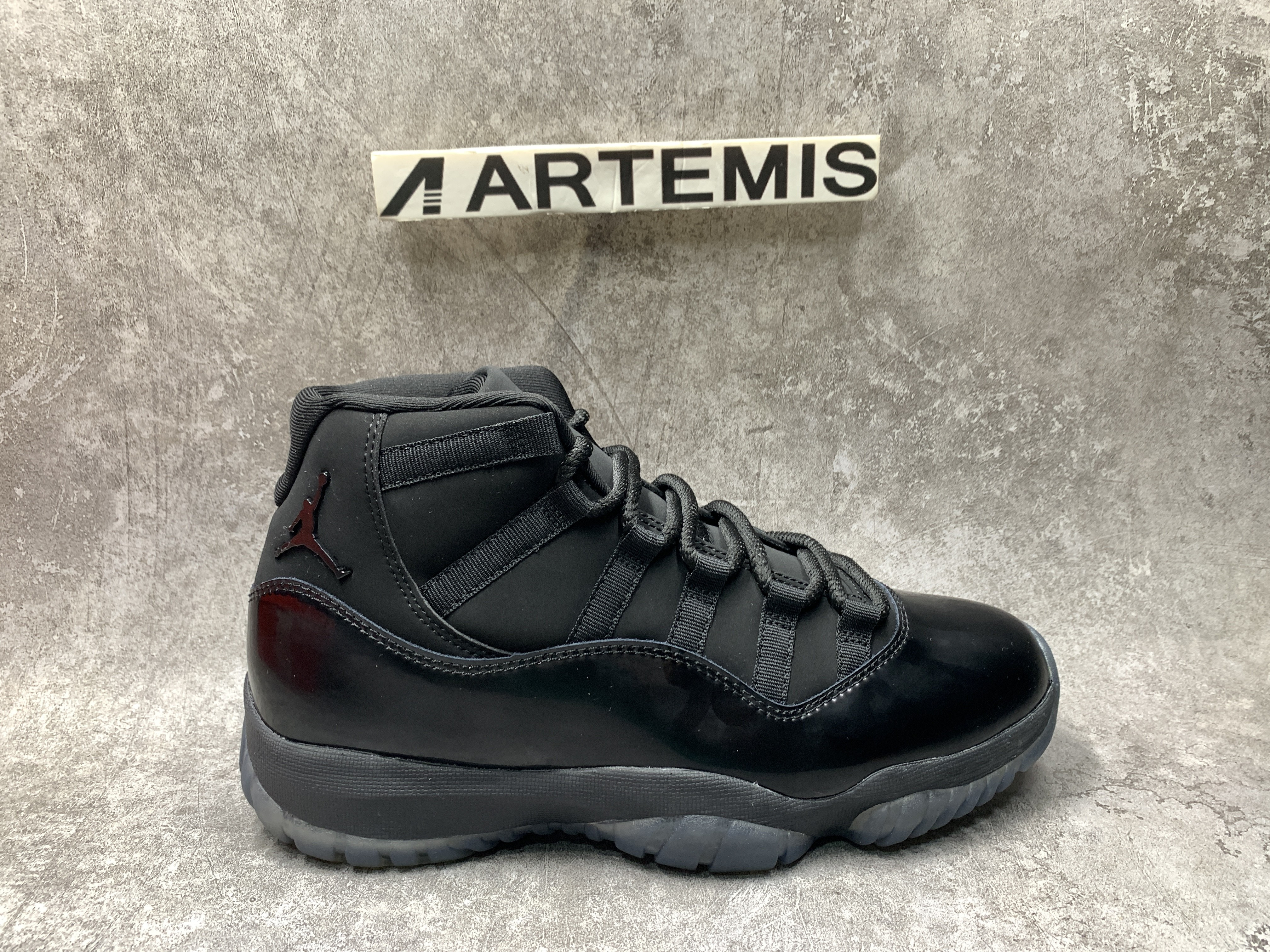 Air Jordan 11 Retro Cap and Gown