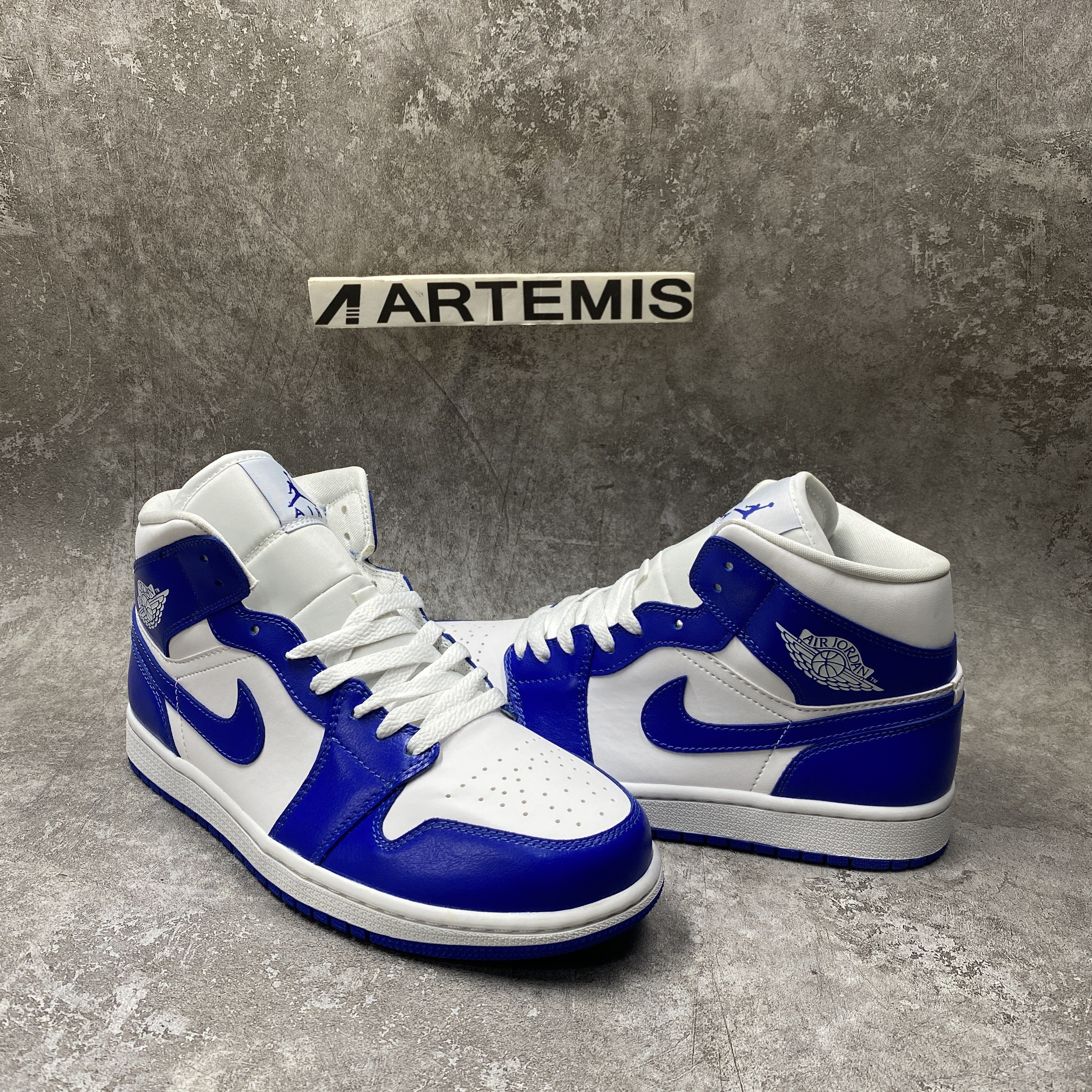 Air Jordan 1 Mid Kentucky Blue