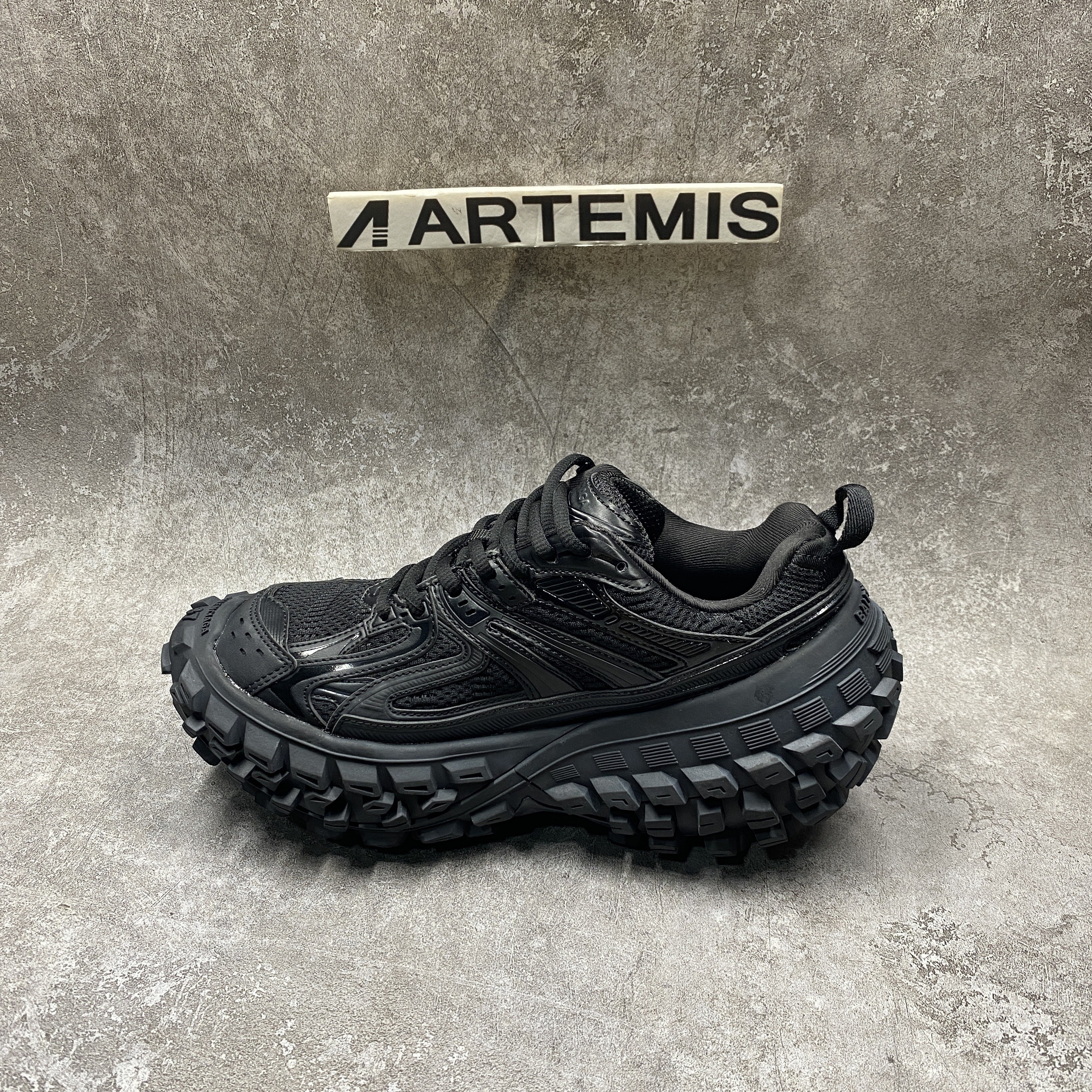 Balenciga Defender Black