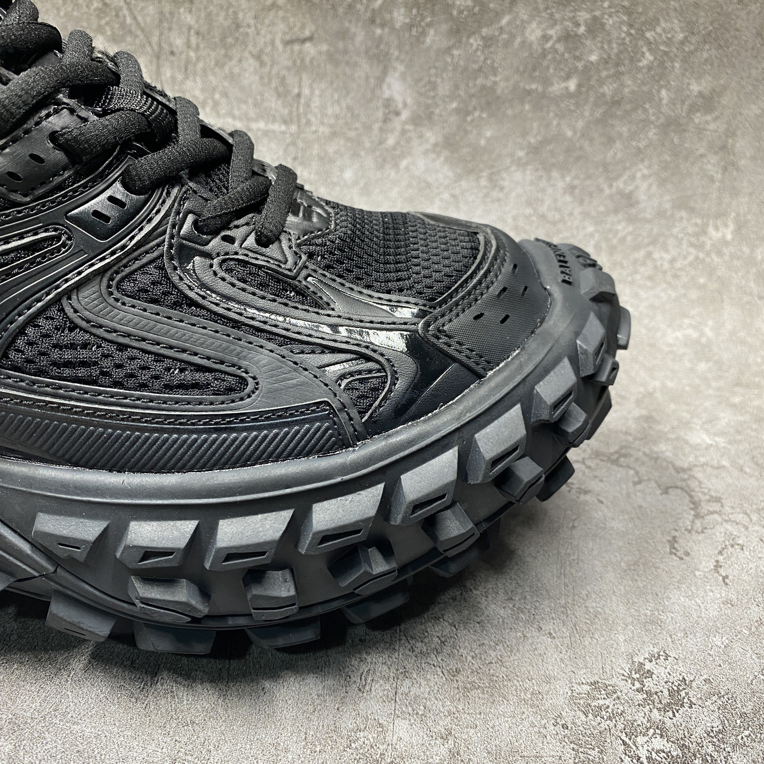 Balenciga Defender Black