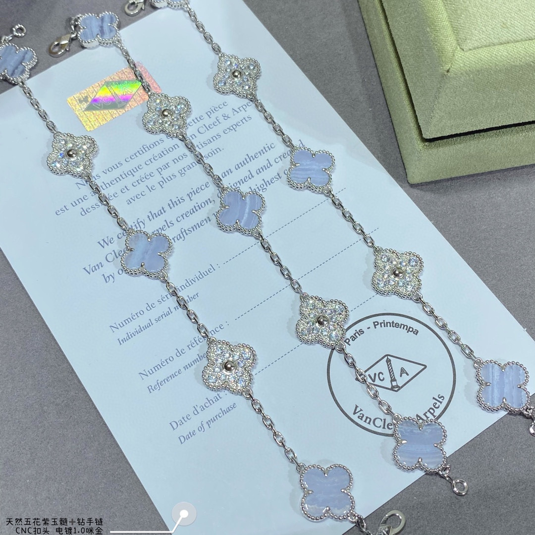 v*n cl*f & arpels natural purple chalcedony interval Di*m*nd five-flower four-leaf clover bracelet