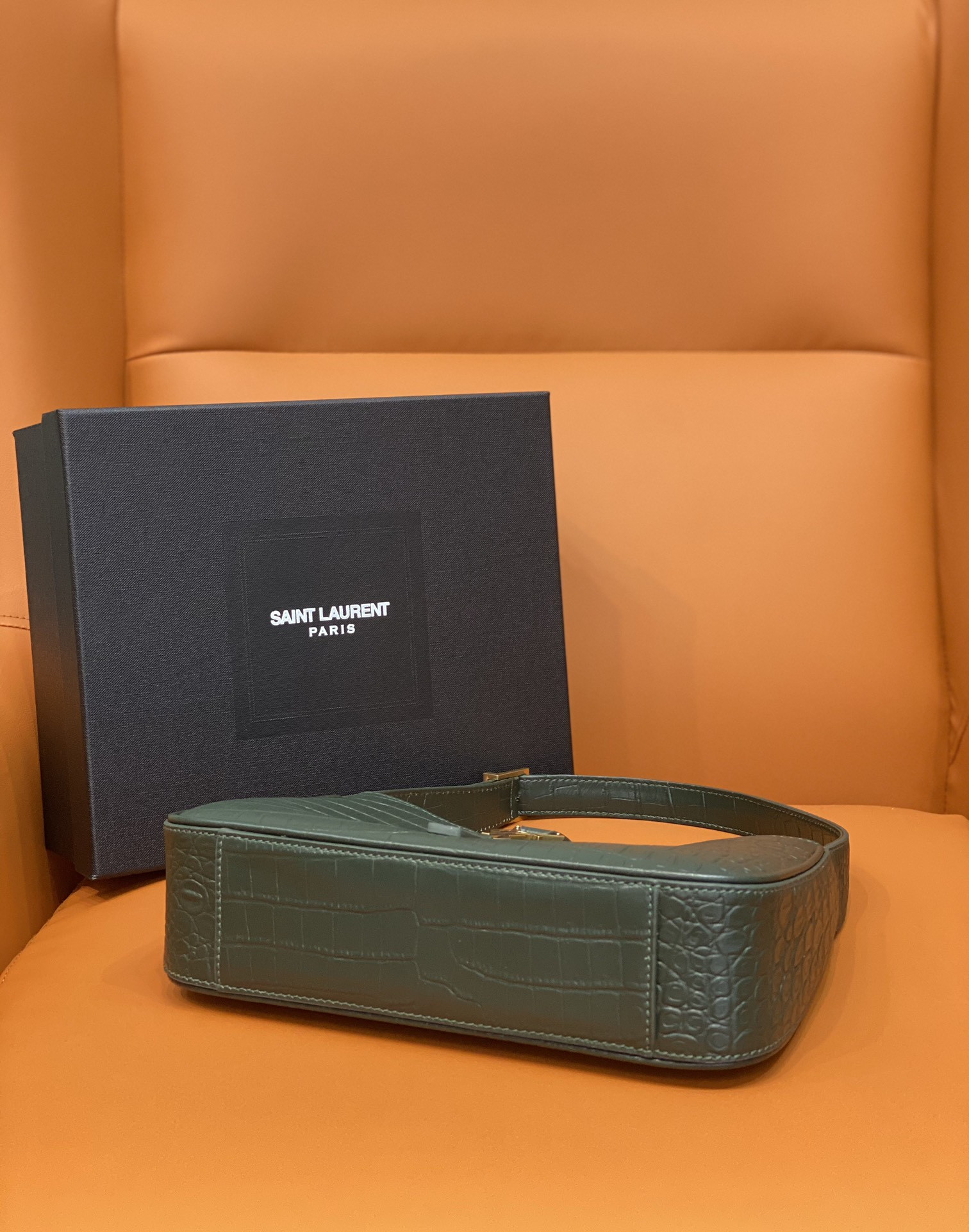 Y*L le 5 À 7 in crocodile-embossed shiny leather 23 x 16 x 6.5 cm