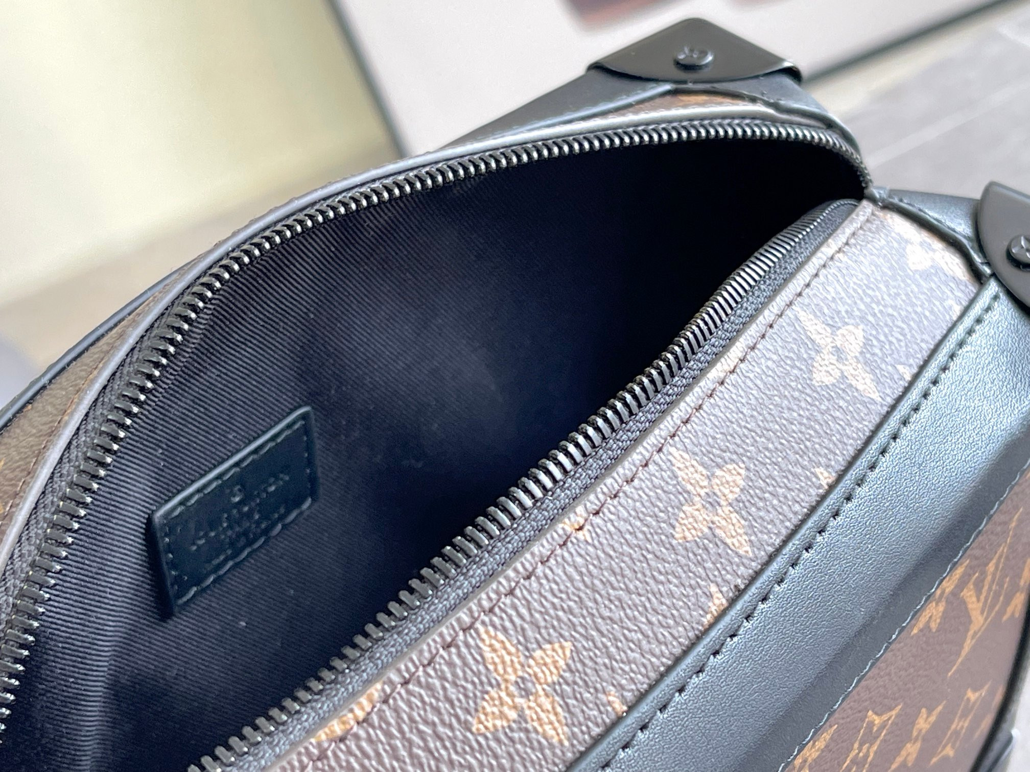 LV M44478 Soft Trunk Virgil Abhol 9.8 x 7.1 x 3.9 inches