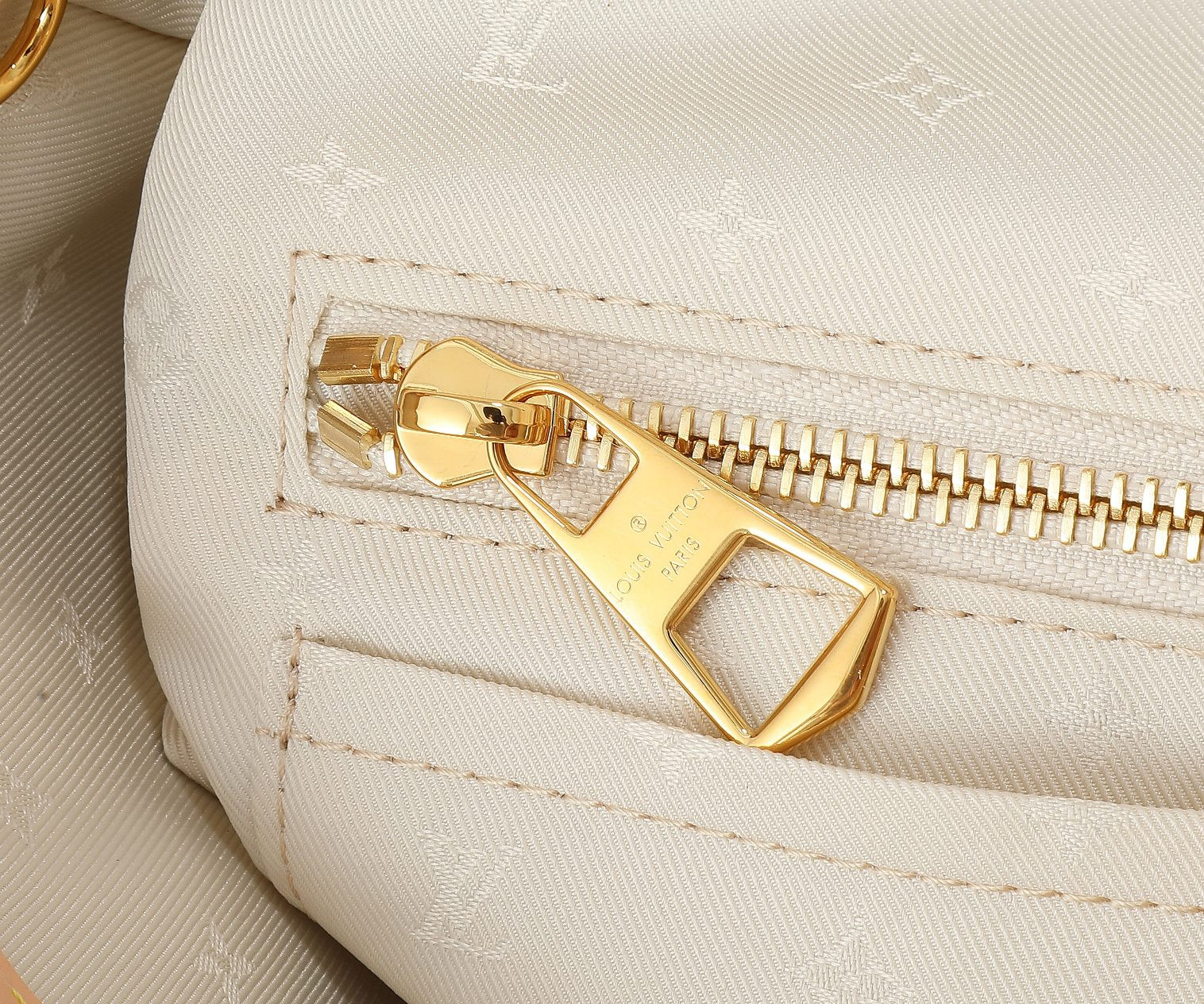 LV CarryAll PM  M24707 11.6x9.4x4.7 inches