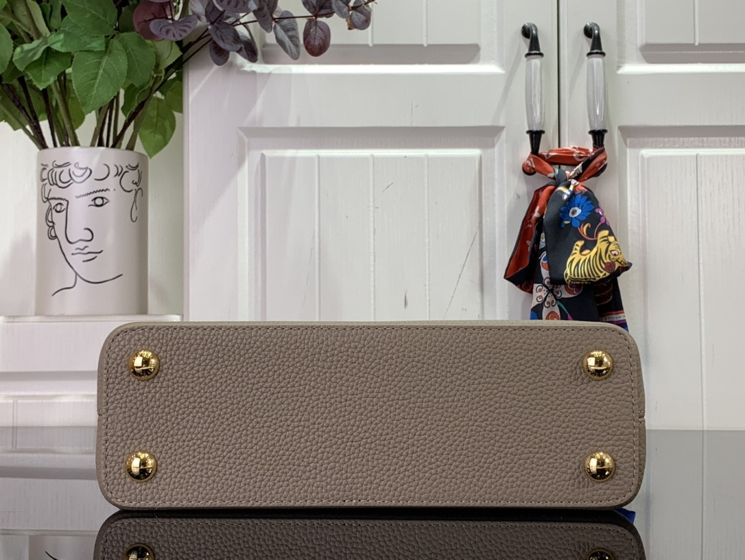 LV Capucines Mini M4886 27x18x9cm