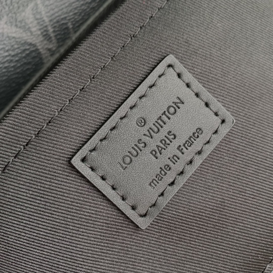 LV Pulse Messenger M12681  17 x 11 x 26.6 cm