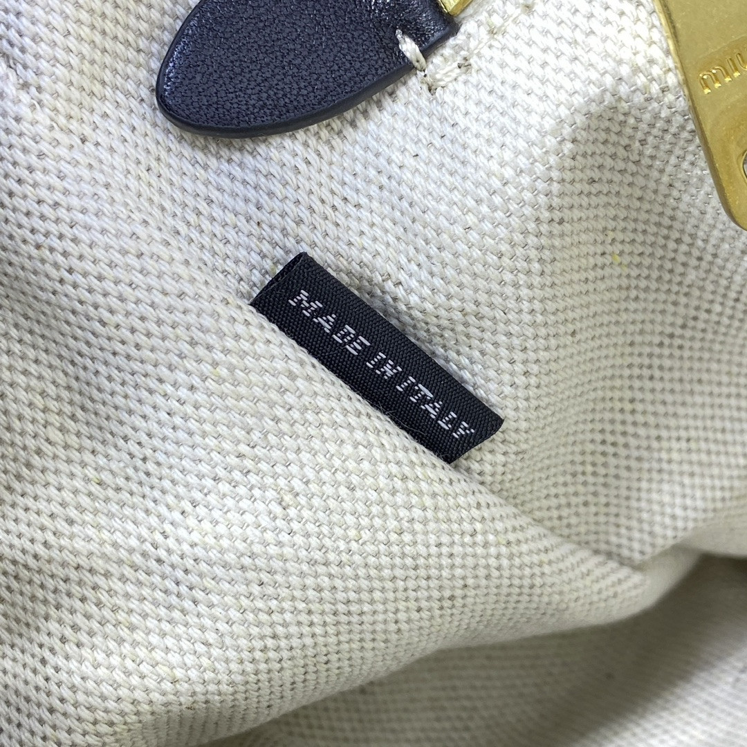 Miu Miu IVY leather bag 23.5x22x12cm