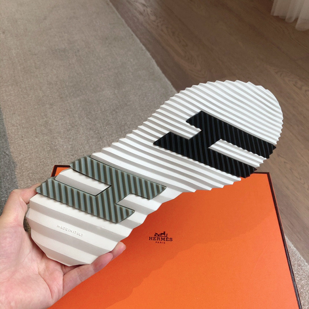 UA Hermès Bouncing Sneaker