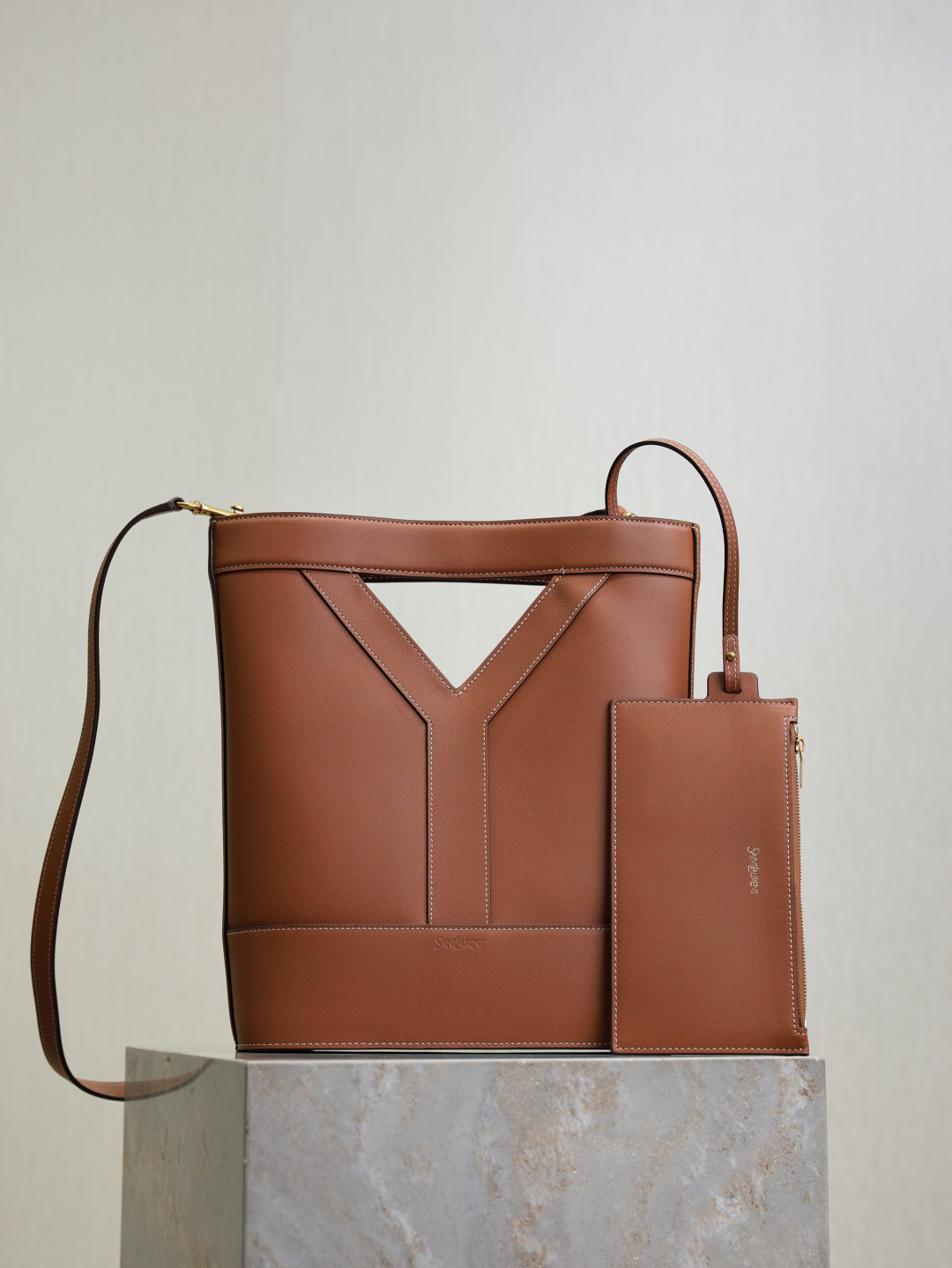 Y*L y small bucket in leather 23x29.5x3-8.5cm