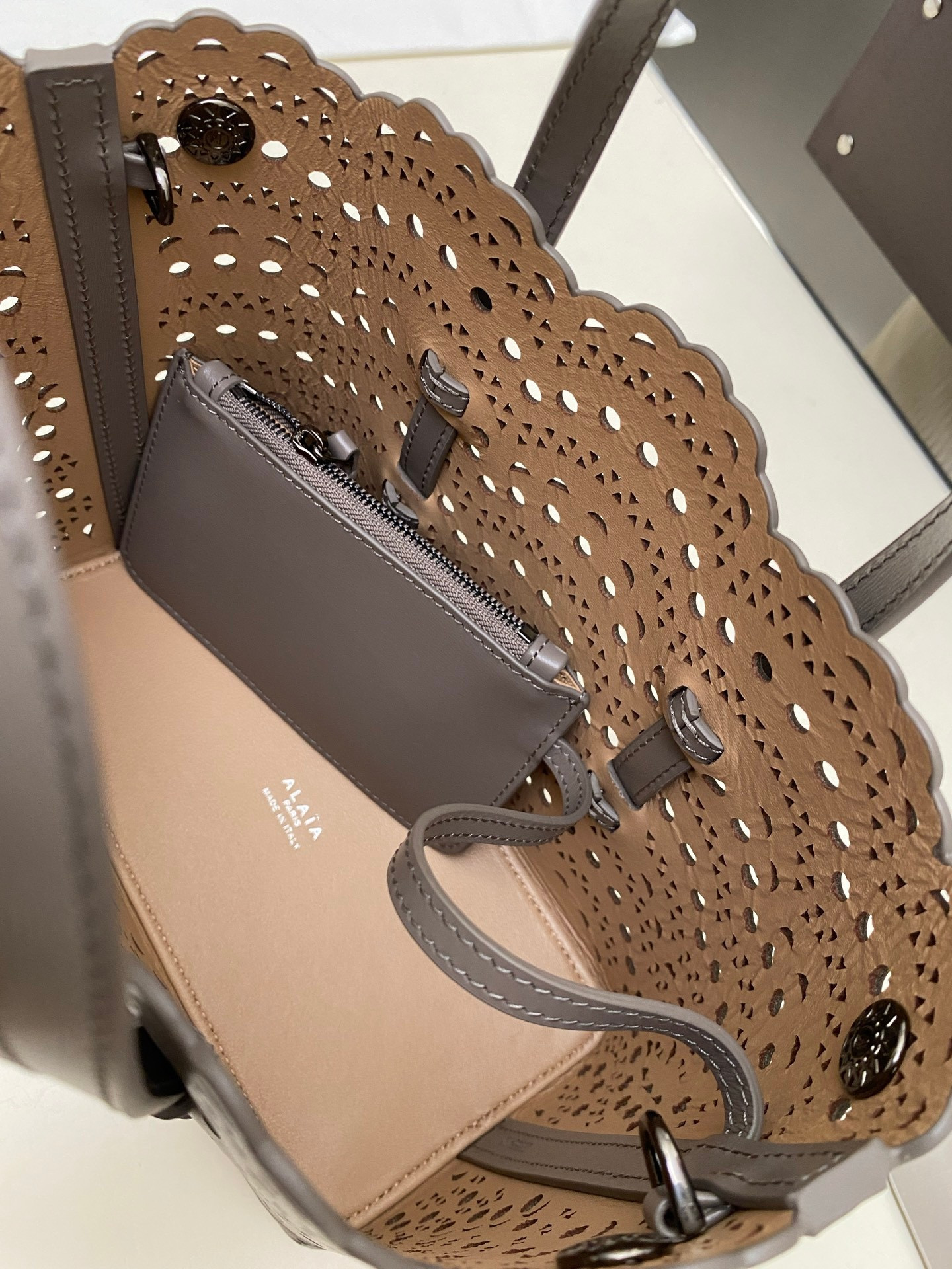 ALAÏA Mina 20 bag In Vienne Wave 20x17x10cm