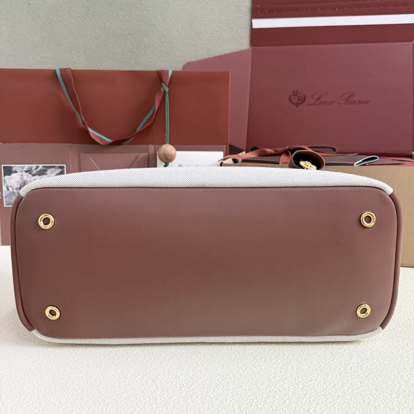 L**o p*ana needle 38x22x16cm