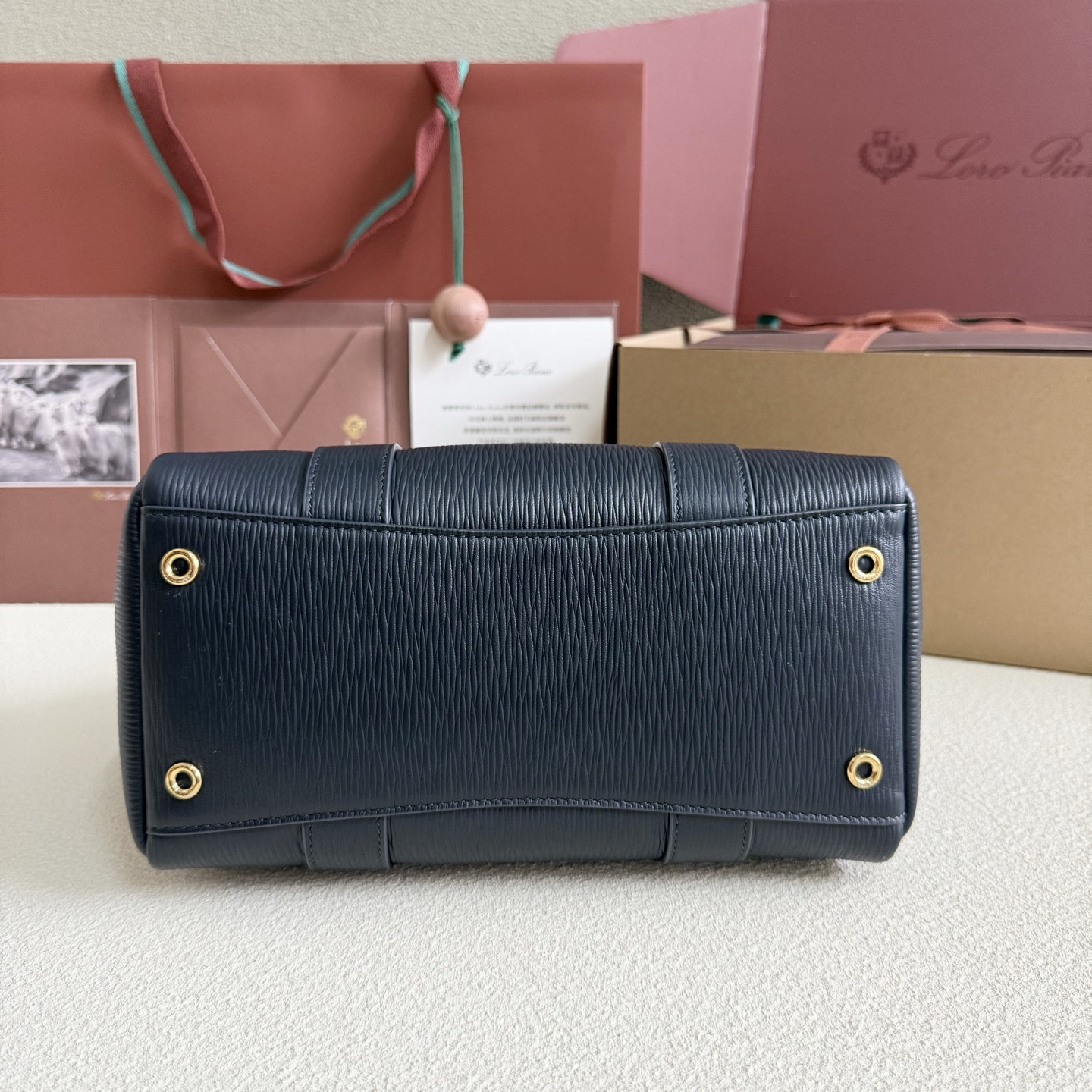 L**o p*ana loom l25 calfskin dark blue 25x18x12.5cm