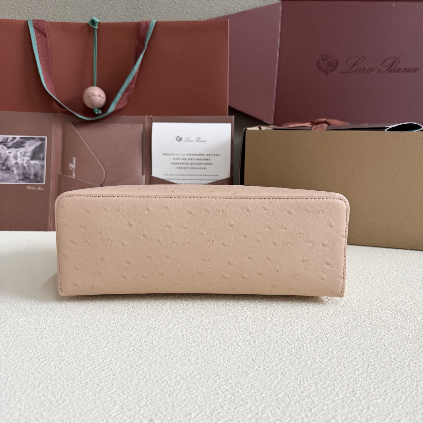 L**o p*ana extra pocket l27 ostrich-grained leather 16x27x10cm